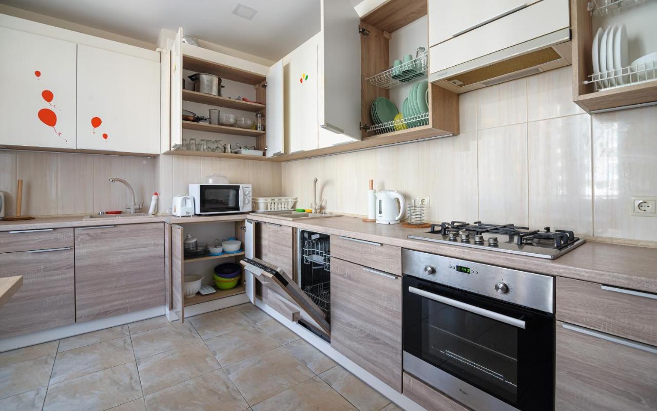 Colored Balloons - 3 Bedrooms, 3 Bathrooms, Equipped Large Apartments Lviv Eksteriør billede