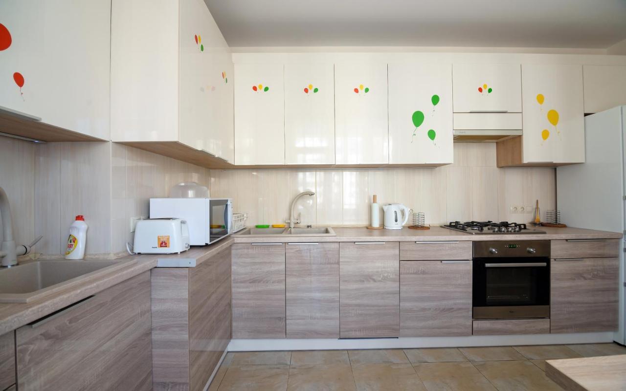 Colored Balloons - 3 Bedrooms, 3 Bathrooms, Equipped Large Apartments Lviv Eksteriør billede